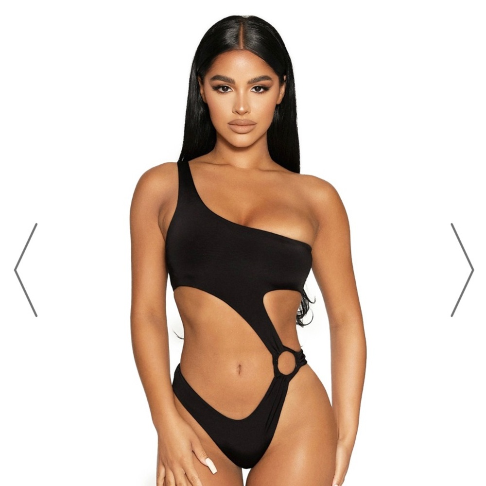 CUT TO THE BEACH SWIMSUIT - NAKED WARDROBE